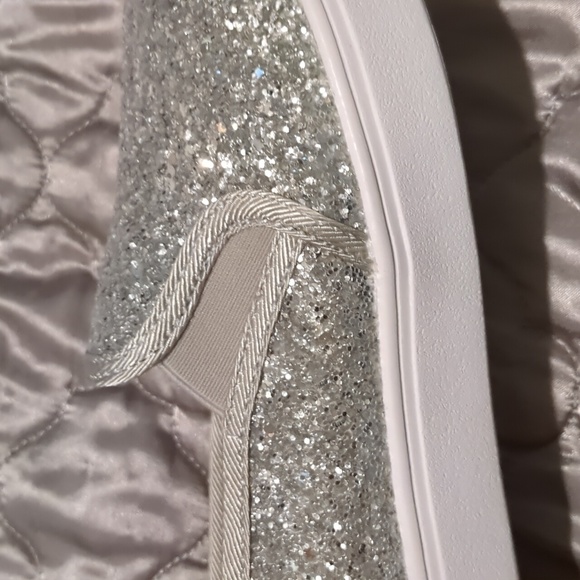 NIB SIZE 8.5 FEVER SOLE SILVER ON SILVER GLITTER SLIP ON SNEAKERS - Picture 10 of 10